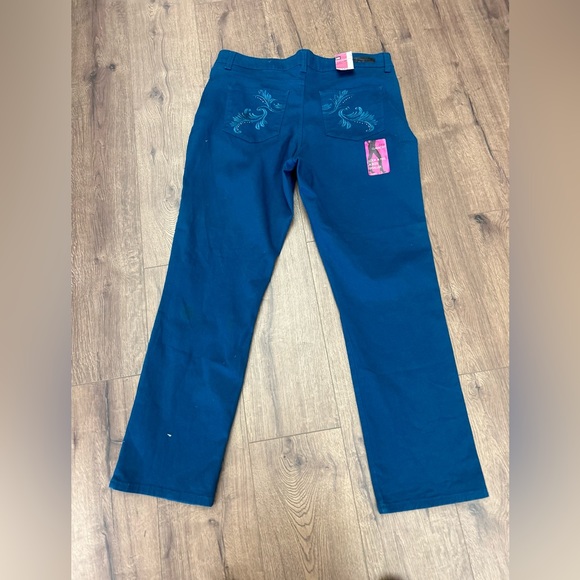 NWT LEE CLASSIC FIT IN GREENISH COLOUR size 18 MEDIUM EMBROIDERED POCKETS - Picture 2 of 8